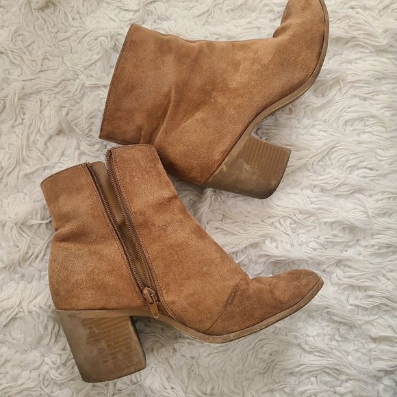 Brown faux suede ankle booties - Picture 2 of 6